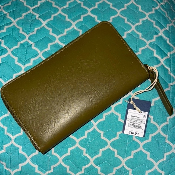 Universal Thread Handbags - Universal Thread Olive Wallet